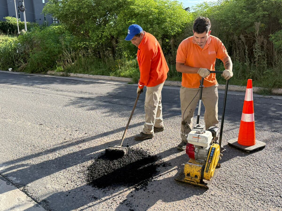 Villa Carlos Paz intensifica el plan de bacheo en frío en barrios de la zona norte y oeste