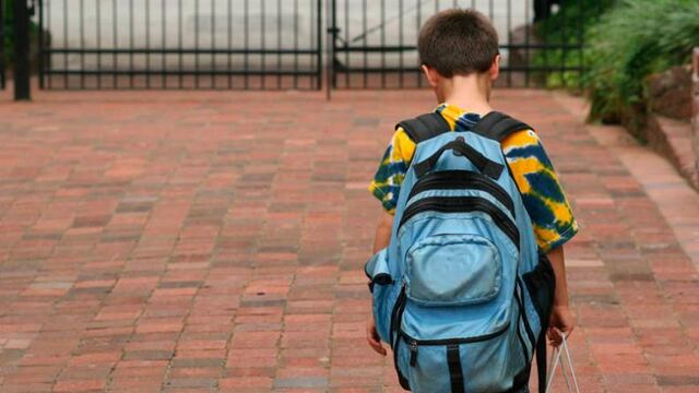 A un nene de 6 años le escribieron un cartel con la palabra "terrorista" en la escuela. (imagen ilustrativa).