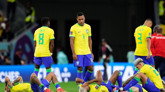 Brasil quedó afuera del Mundial de Qatar 2022 por penales, ante Croacia. El lamento de sus jugadores. (AP).