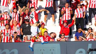 Instituto festejó la goleada ante Riestra, que le permite ser el único cordobés entre los clasificados para octavos de final (Prensa Instituto).