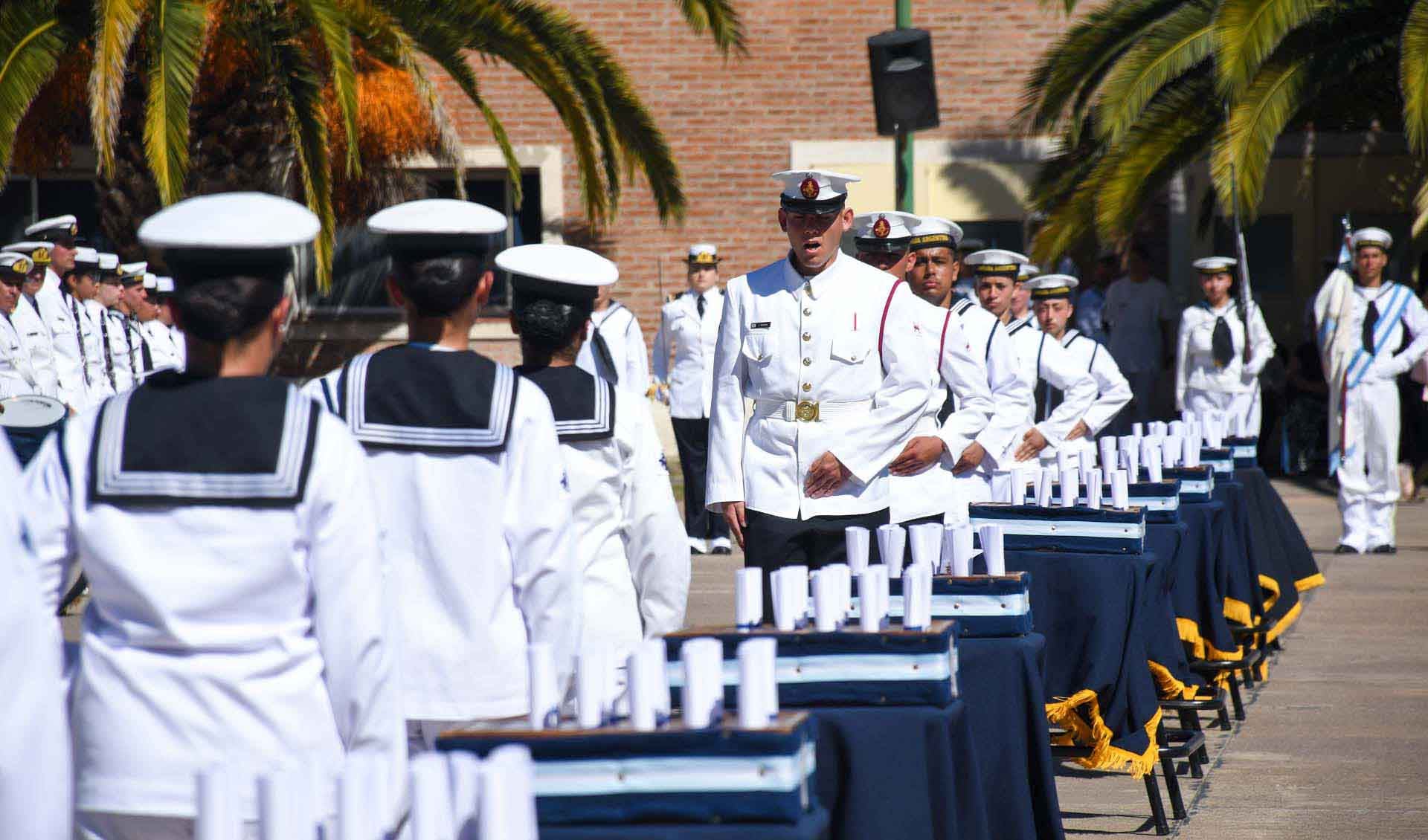 Egresaron las promociones 127° y 128° de la Escuela de Suboficiales de la Armada