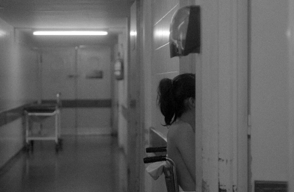 Una médica le realizó un aborto a una joven de seis meses de embarazo en Salta y buscan detenerla