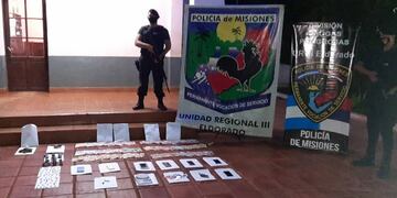 Policía incautó envoltorios de cannabis sativa y envoltorios de cocaína