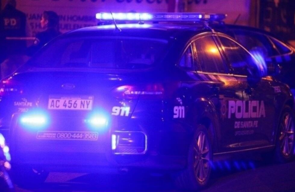 Ejecutan demencial balacera contra una casa y dejan una nota mafiosa en Villa Gobernador Gálvez