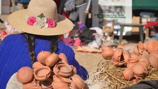 Un encuentro que rescata la ancestral práctica del trueque denominado Manka Fiesta tiene lugar en La Quiaca (Jujuy). Este año la Fiesta de las Ollas es convocada bajo la consigna "Tradición que se renueva, el ritual que nos hermana".