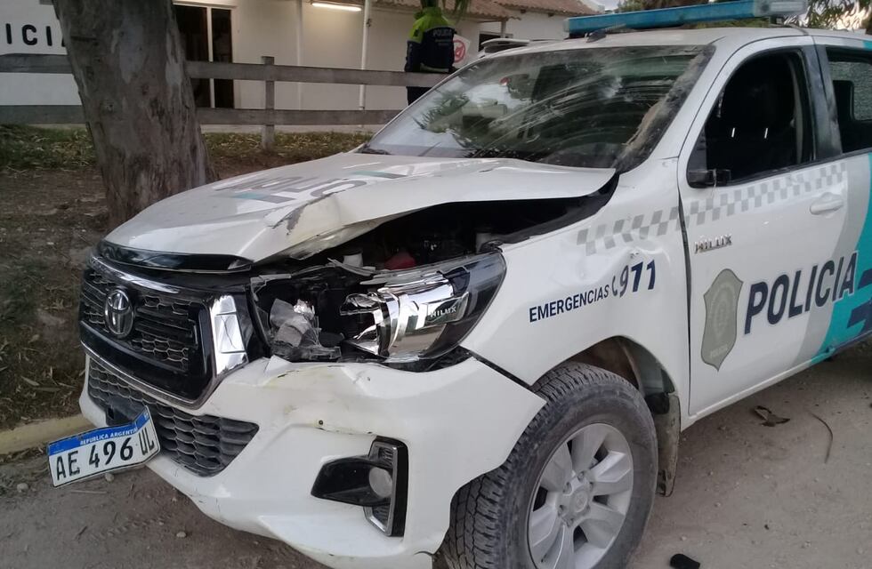 Noche violenta en Reta: atacaron la Comisaría, rompieron móviles e hirieron policías