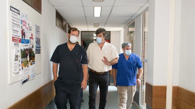 Giano recorrió los servicios del hospital Delicia Concepción Masvernat en la previa de la Nochebuena.