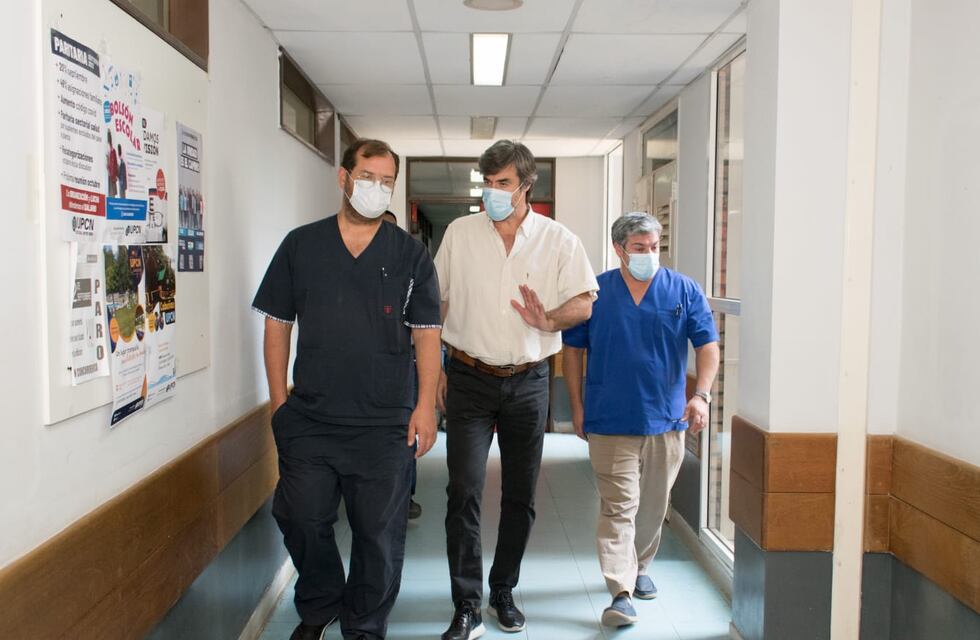 Giano recorrió los servicios del hospital Delicia Concepción Masvernat en la previa de la Nochebuena
