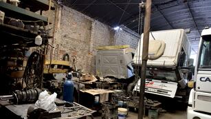 Robo de neumáticos en la empresa Tamburello de barrio Los Boulevares.