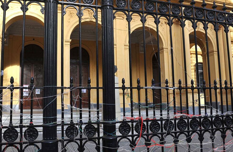 Toma de colegios: la Ciudad le reclama 1,5 millones por día a los padres del Mariano Acosta
