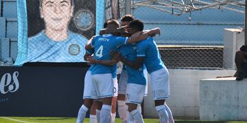 Festejo Celeste. El DT Guillermo Farré destacó que el grupo se brinda "al máximo" (Pedro Castillo / La Voz).