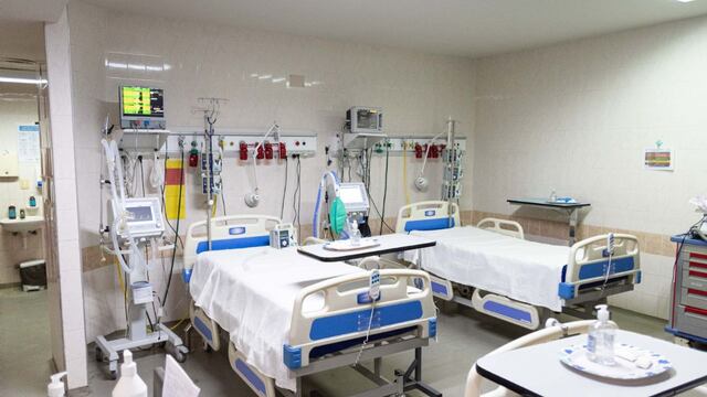 Los cuatro respiradores permitirán ampliar las camas de terapia intensiva en el hospital Enfermeros Argentinos.