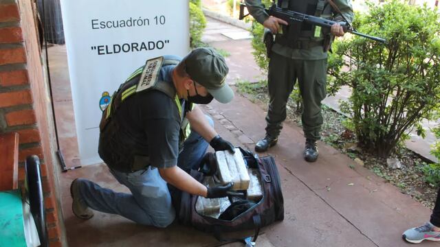 Eldorado: pasajero detenido por transportar 15 kilos de marihuana en su equipaje.