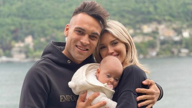 Agustina Gandolfo y Lautaro Martínez junto a su hija Nina.