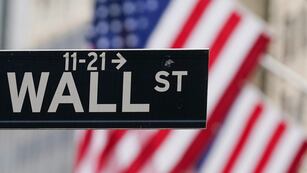 Tras el triunfo de Milei, las acciones y los bonos que cotizan en Wall Street se dispararon con fuertes subas. Foto: AP