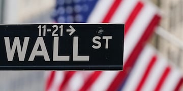 Tras el triunfo de Milei, las acciones y los bonos que cotizan en Wall Street se dispararon con fuertes subas. Foto: AP
