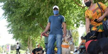 Frente a la Legislatura, los proteccionistas protestaron contra la ley, a la que consideran "imposible de cumplir". Diario Huarpe