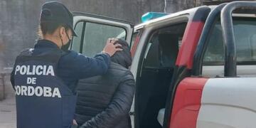 La oficial fue atacada cuando reducía al ladrón. (Foto ilustrativa / Policía de Córdoba)