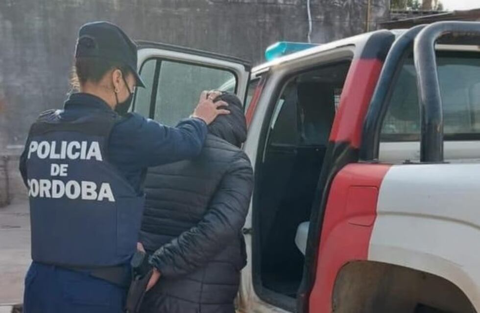 Córdoba: la insólita agresión de un delincuente a la policía que lo arrestaba