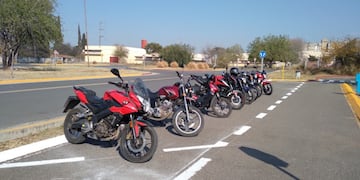 En Córdoba, un inesperado animal emergió de una motocicleta.
