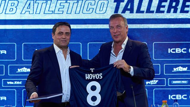 El entrenador Ángel Guillermo Hoyos y el presidente Andrés Fassi en la presentación del cuerpo técnico de Talleres para la temporada 2022. (Prensa Talleres)