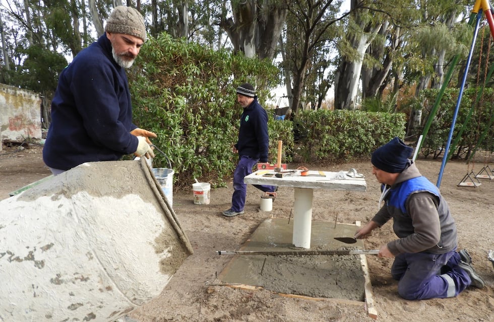 Colocan juegos de mesas y sillas en Plaza de Villa del Mar