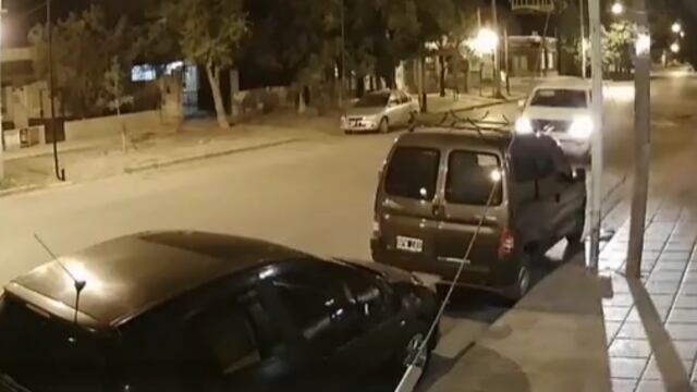 Neuquino chocó de frente a tres autos con su 4x4.