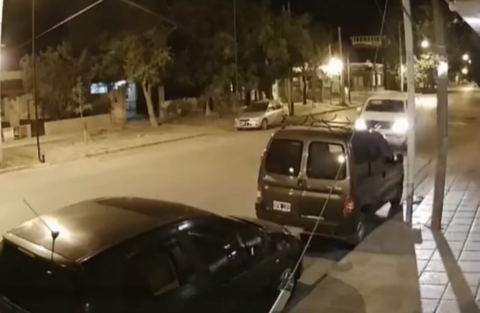 Neuquén: mientras manejaba su 4x4, chocó de frente a tres autos y se negó a hacerse el test de alcoholemia