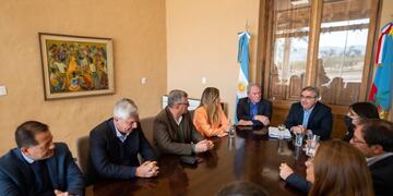 Los diputados de la oposición fueron recibidos por el gobernador Raúl Jalil