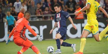 Lionel Messi abriendo la goleado del PSG