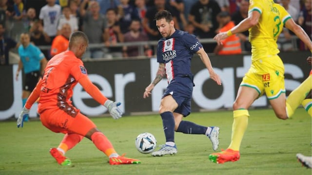 Lionel Messi abriendo la goleado del PSG