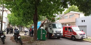 Dos trabajadores fueron demorados tras el rescate de un joven sobre Constitución al 1800.