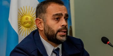 El fiscal Guillermo Beller habló con los medios sobre una investigación en curso relacionada con un presunto caso de mala praxis.