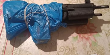 Policía es separado de la fuerza por robar armas del Comando de Apóstoles.