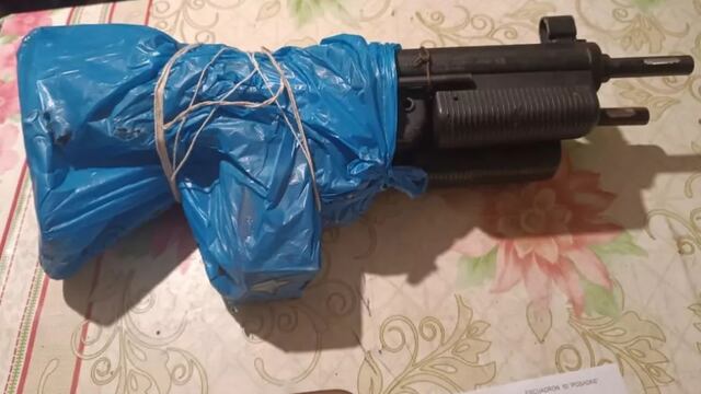 Policía es separado de la fuerza por robar armas del Comando de Apóstoles.