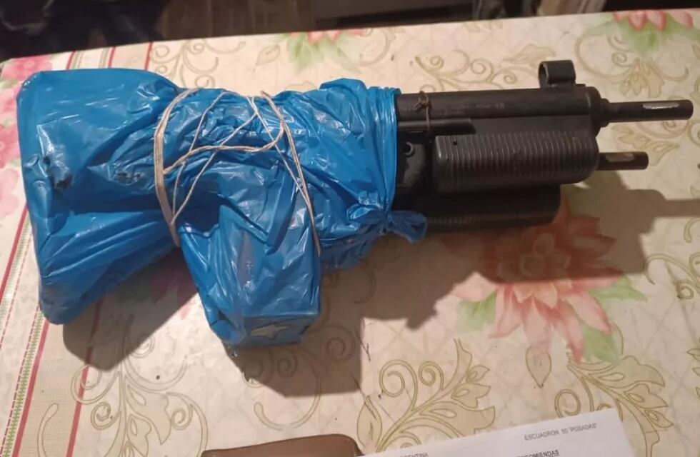 Policía es separado de la fuerza por robar armas del Comando de Apóstoles