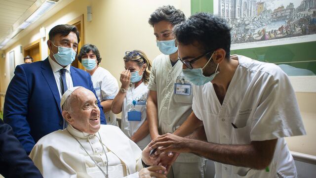 El Papa Francisco sigue internado y este viernes trabajó desde su habitación en el hospital de Roma. Foto: Vatican Media vía AP, archivo.