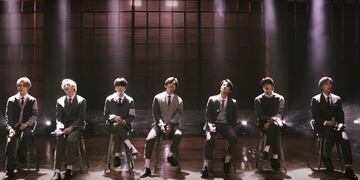 Los BTS, elegantes para la ocasión. (YouTube)