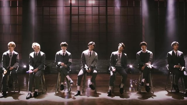 Los BTS, elegantes para la ocasión. (YouTube)