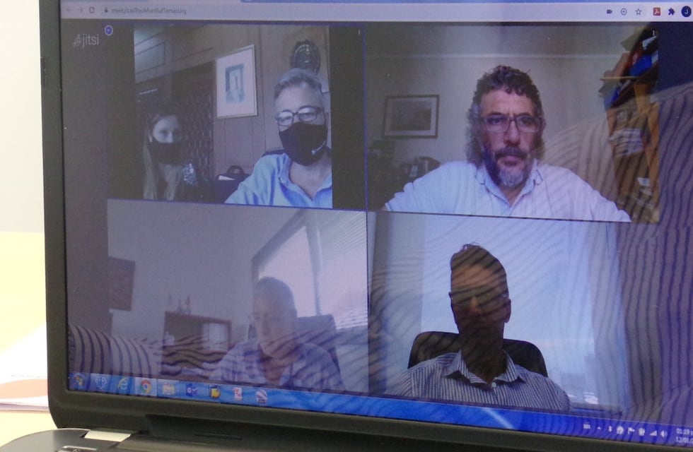 La EPE y el municipio colaboran para trasladar la línea de media tensión de la traza de los caminos 5 y 6