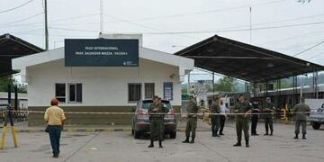 Puente Internacional que une la ciudad salteña, Salvador Mazza, con la localidad boliviana, Yacuiba.