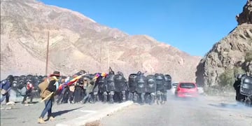 Hasta el momento, sólo la Policía de Jujuy tuvo actuación en los piquetes. Este martes a última hora la Justicia Federal habilitó a la Gendarmería a asegurar la libre circulación por rutas nacionales que atraviesan el territorio jujeño.