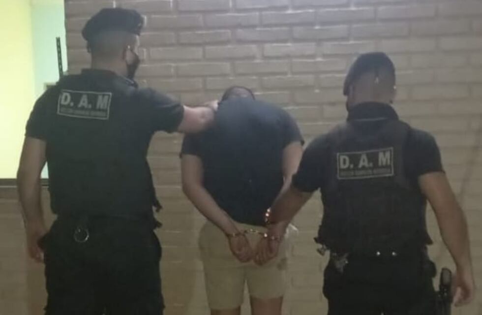 Tras una persecución detuvieron a un joven por varios delitos