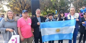 Festejos en el barrio Amancay por el día de la bandera