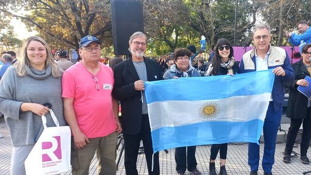 Festejos en el barrio Amancay por el día de la bandera