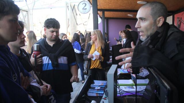 Los jóvenes de Alvear coparon el Mercado Municipal donde se realizó la edicion 25 de la Oferta Educativa.
