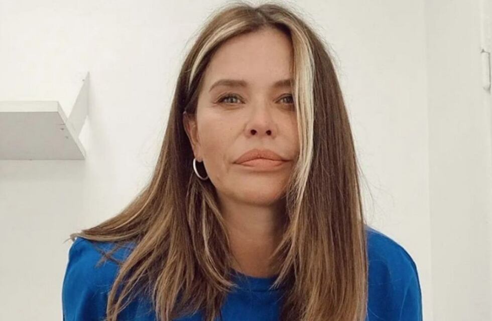 Nazarena Vélez lució una bikini con volados y deslumbró a sus fans: “Primer chapuzón del 2022″