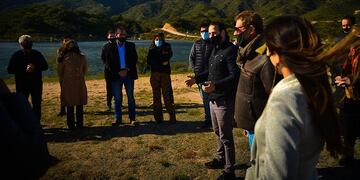 Durante un acto se dio comienzo a las obras de un tendido eléctrico en la costa del espejo de agua del dique Piscu Yaco al sur de Villa de Merlo. Gentileza ANSL