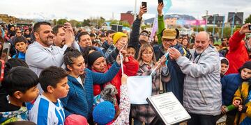 Ushuaia: inauguraron en nuevo campo de juego del estadio municipal Hugo Lumbreras