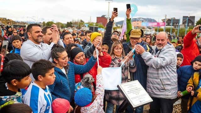 Ushuaia: inauguraron en nuevo campo de juego del estadio municipal Hugo Lumbreras